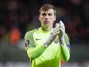 Kiper Real Madrid Resmi Dipinjamkan ke Real Oviedo